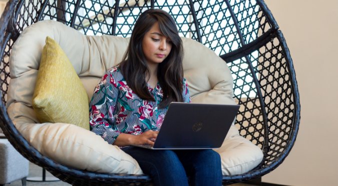 alondra on computer