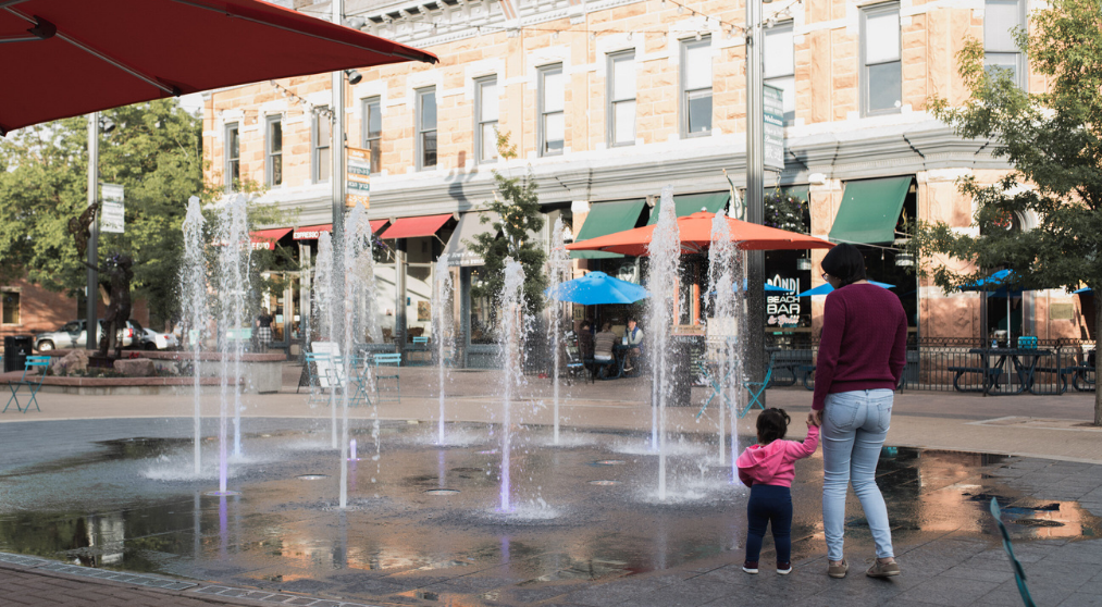 woman-and-toddler-at-fountains-in-old-town-fort-collins